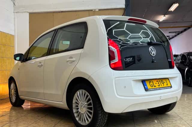 Volkswagen Up! (2015) thumbnail 3