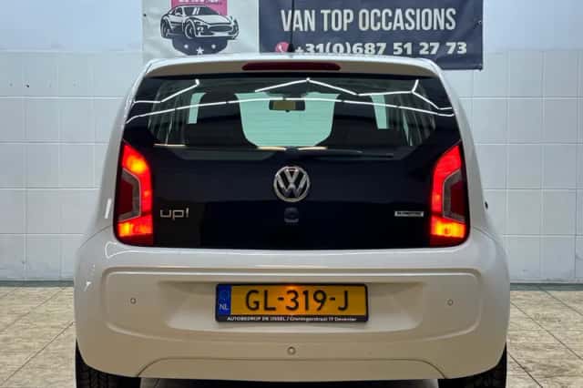 Volkswagen Up! (2015) thumbnail 4