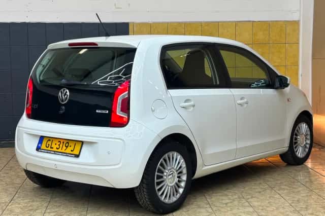 Volkswagen Up! (2015) thumbnail 5