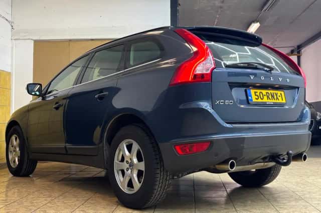 Volvo XC60 (2011) thumbnail 3