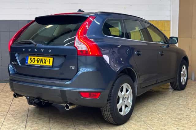 Volvo XC60 (2011) thumbnail 6