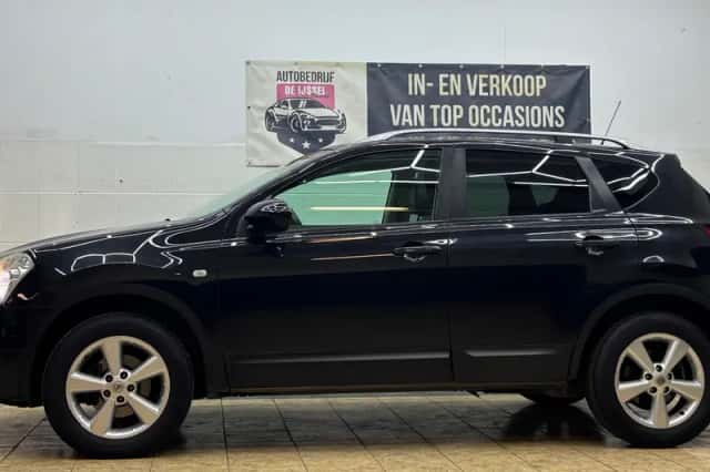 Nissan Qashqai (2009) thumbnail 2