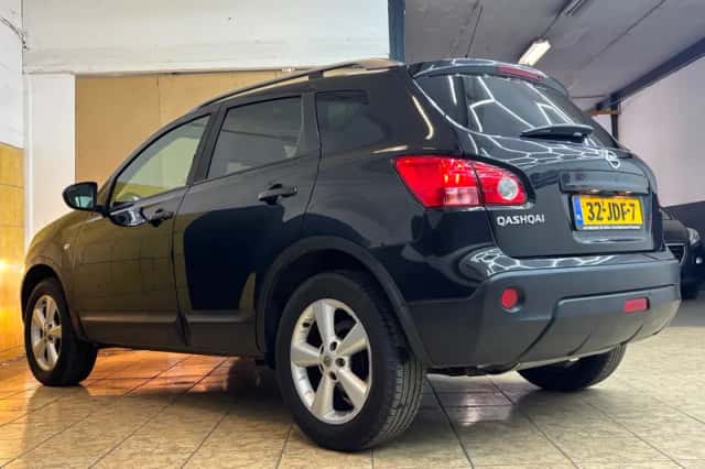 Nissan Qashqai (2009) thumbnail 3