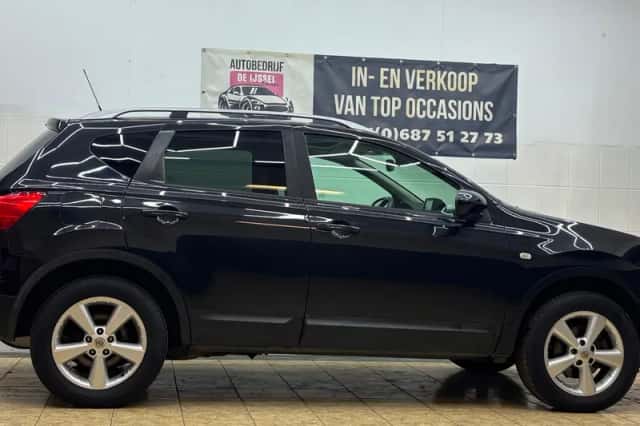Nissan Qashqai (2009) thumbnail 6