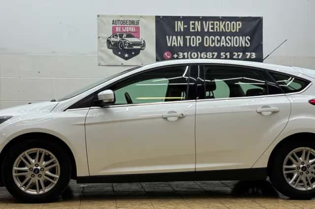 Ford Focus (2012) thumbnail 2