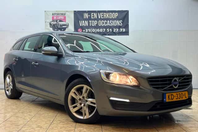 Volvo V60 (2016) thumbnail 1