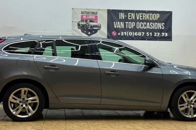 Volvo V60 (2016) thumbnail 2