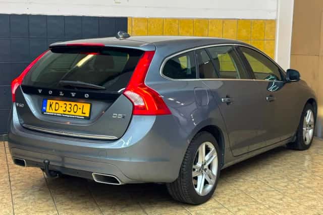 Volvo V60 (2016) thumbnail 3