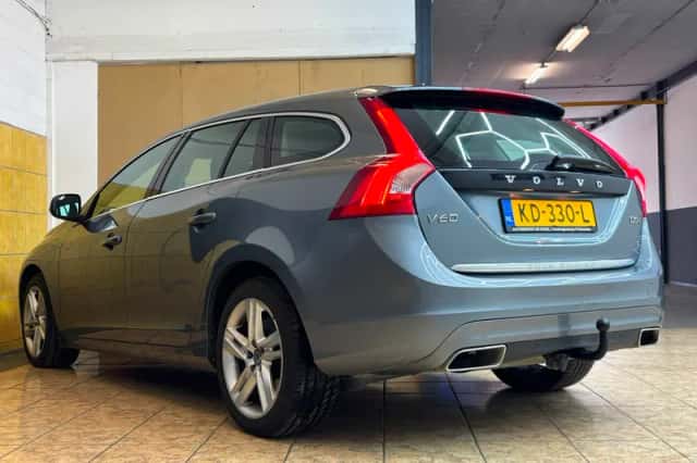 Volvo V60 (2016) thumbnail 5
