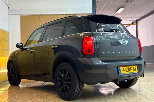 MINI Countryman (2015) thumbnail 2