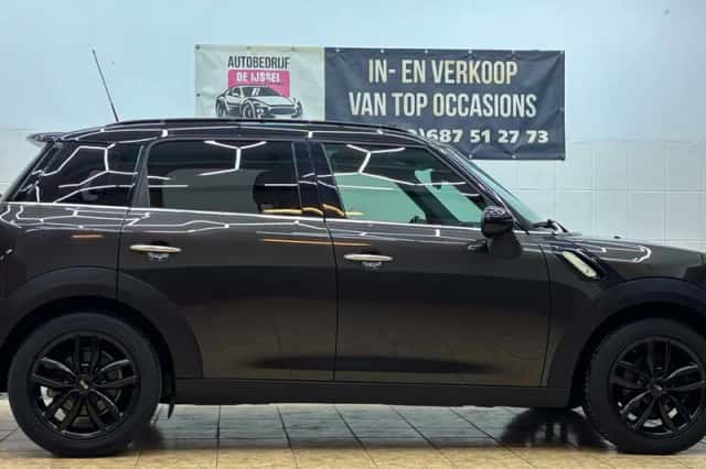 MINI Countryman (2015) thumbnail 3