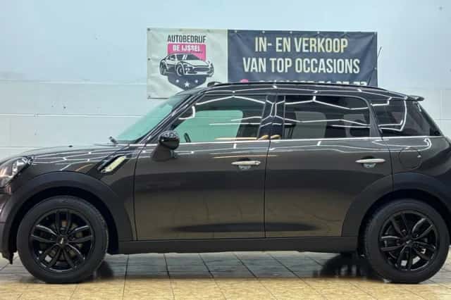MINI Countryman (2015) thumbnail 6
