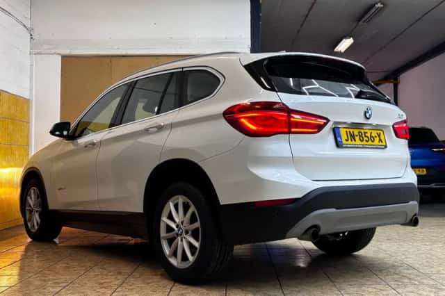 BMW X1 (2016) thumbnail 2