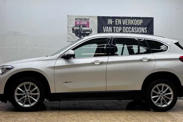 BMW X1 (2016) thumbnail 3