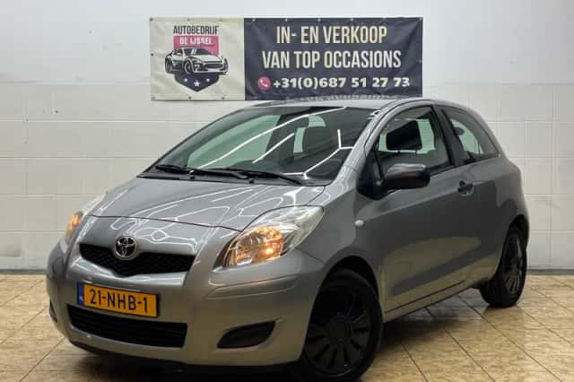 Toyota Yaris (2010) thumbnail 1