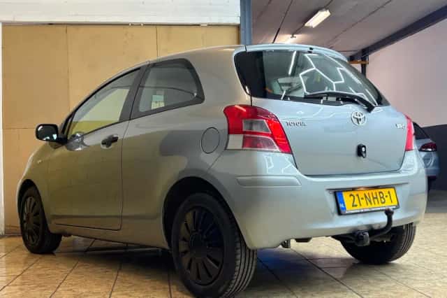 Toyota Yaris (2010) thumbnail 3