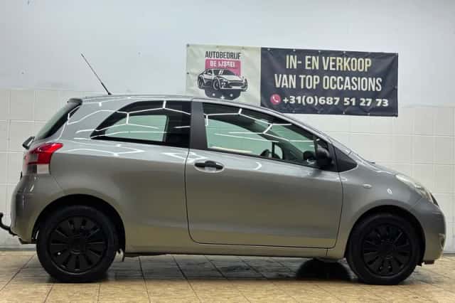 Toyota Yaris (2010) thumbnail 6