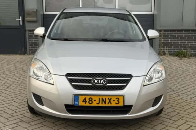 Kia Cee'd (2009) thumbnail 2