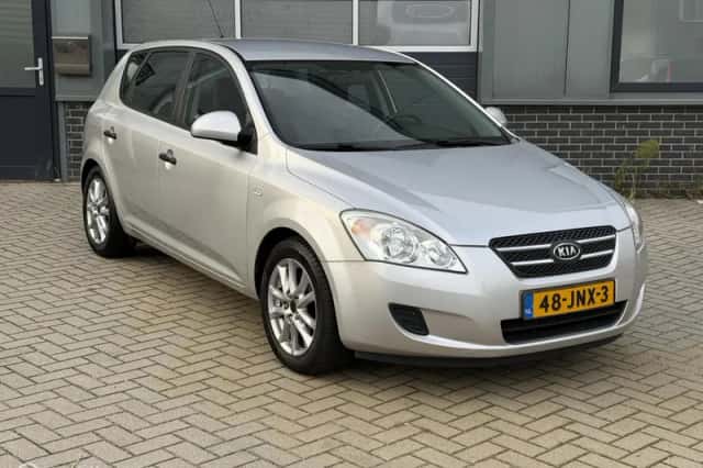 Kia Cee'd (2009) thumbnail 3
