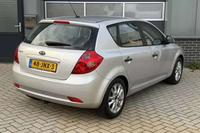 Kia Cee'd (2009) thumbnail 5
