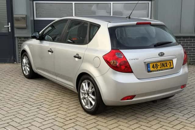 Kia Cee'd (2009) thumbnail 6