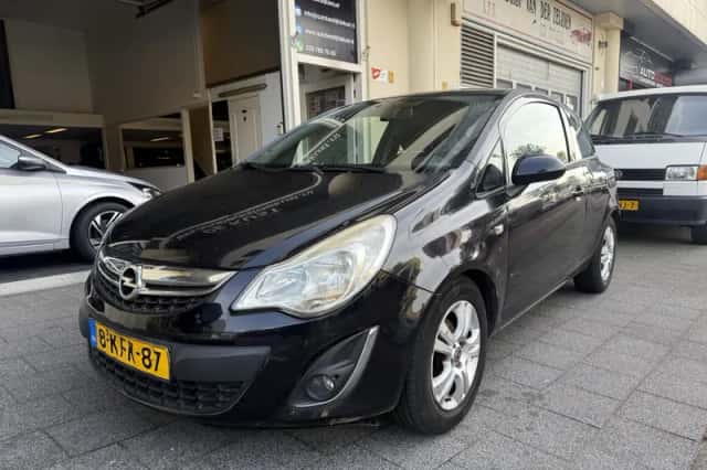 Opel Corsa (2011) thumbnail 2