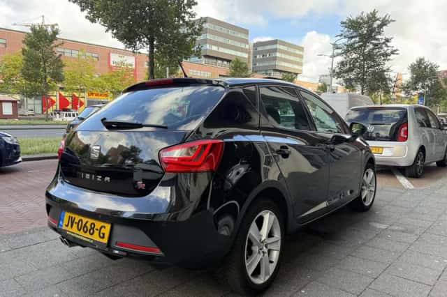 SEAT Ibiza (2016) thumbnail 5