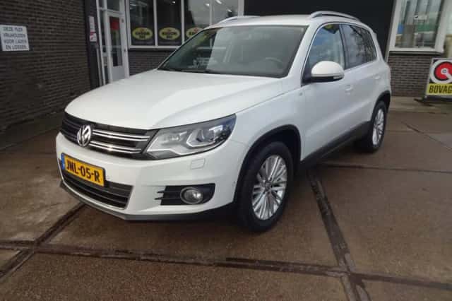 Volkswagen Tiguan (2015) thumbnail 1