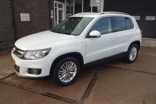 Volkswagen Tiguan (2015) thumbnail 2