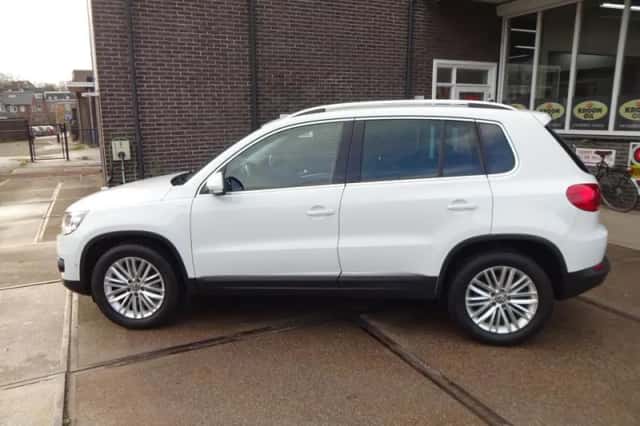 Volkswagen Tiguan (2015) thumbnail 3