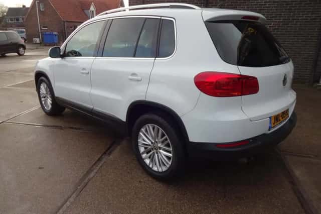 Volkswagen Tiguan (2015) thumbnail 4