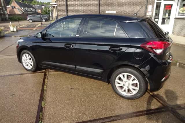 Hyundai i20 (2016) thumbnail 3