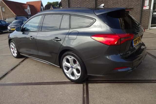 Ford Focus (2020) thumbnail 3