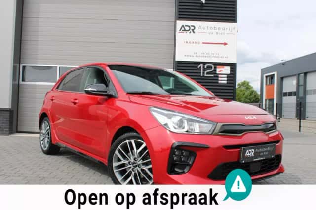 Kia Rio (2023) thumbnail 3