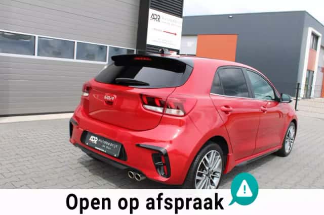 Kia Rio (2023) thumbnail 5