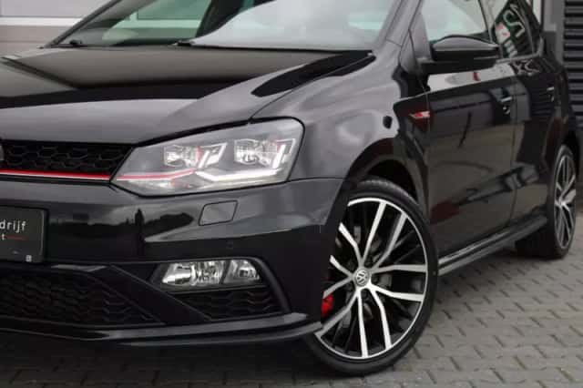 Volkswagen Polo (2016) thumbnail 2