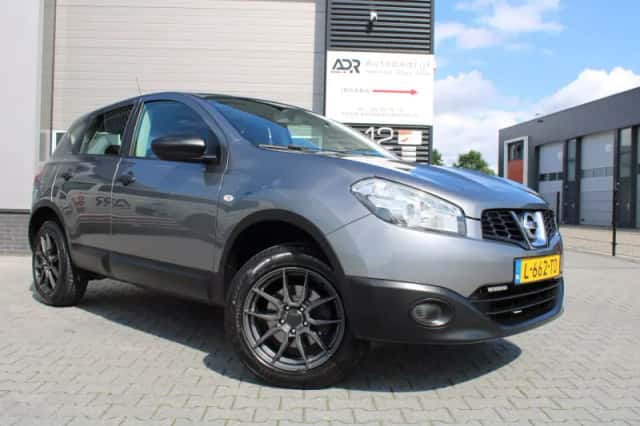 Nissan Qashqai (2013) thumbnail 3