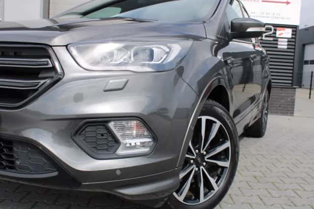 Ford Kuga (2019) thumbnail 2