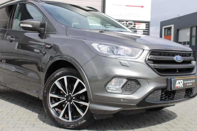 Ford Kuga (2019) thumbnail 4