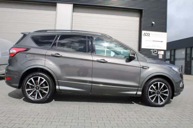 Ford Kuga (2019) thumbnail 5