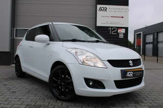 Suzuki Swift (2013) thumbnail 3
