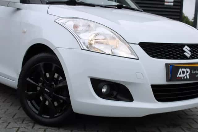 Suzuki Swift (2013) thumbnail 4