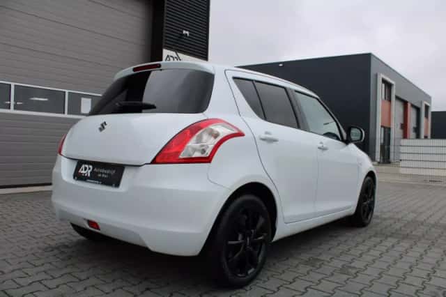 Suzuki Swift (2013) thumbnail 6