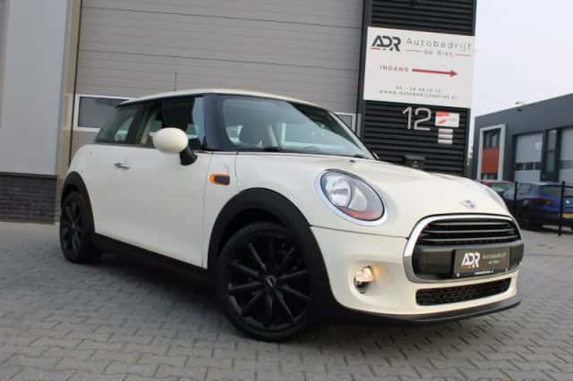 MINI One (2016) thumbnail 3