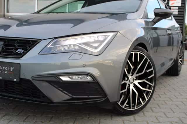 SEAT Leon (2018) thumbnail 2