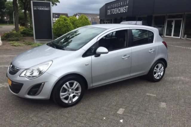 Opel Corsa (2013) thumbnail 1