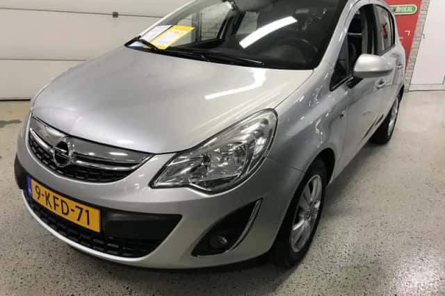 Opel Corsa (2013) thumbnail 3