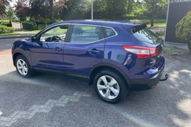 Nissan Qashqai (2015) thumbnail 3
