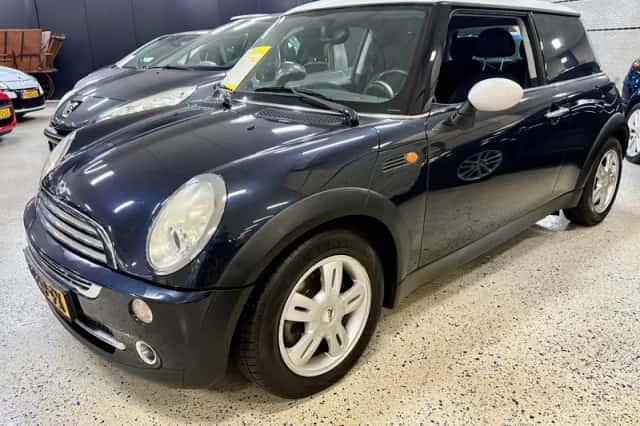 MINI Cooper (2005) thumbnail 1
