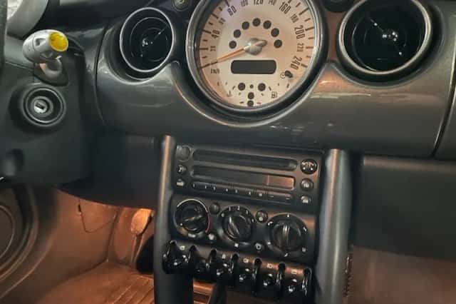 MINI Cooper (2005) thumbnail 2